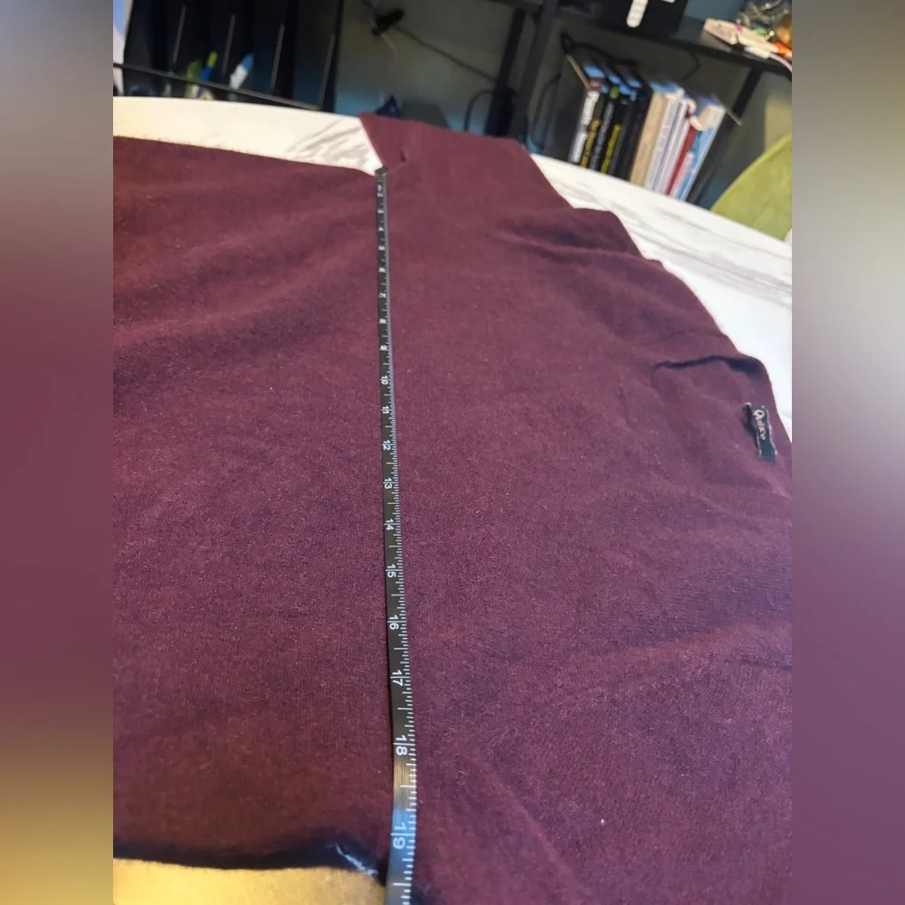 Quince Super Lux Mongolian Cashmere Crewneck
Sweater Burgundy - Picture 6 of 10